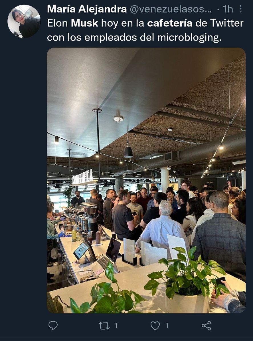 Antes de anunciar los despidos del CEO y los más altos ejecutivos, Elon Musk se fotografió en la cafetería de Twitter en señal de normalidad y tranquilidad 