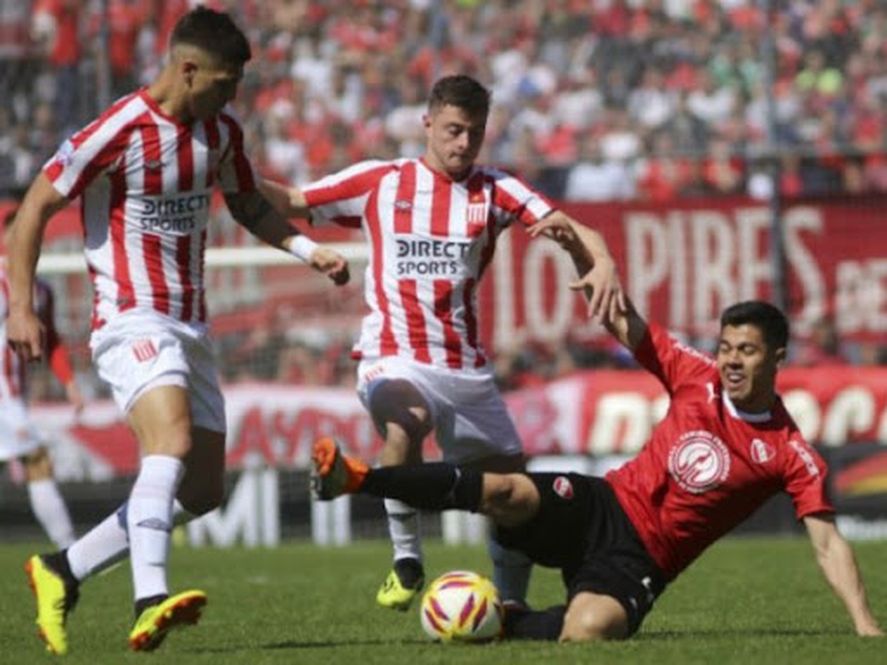 Apaolaza y Pellegrini en acción en Estudiantes.