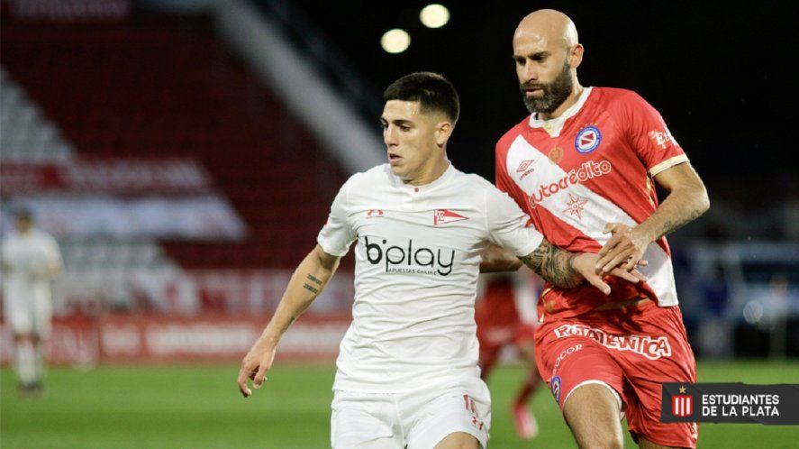 Francisco Apaolaza, delantero de Estudiantes ante Argentinos Juniors (Prensa EDLP)