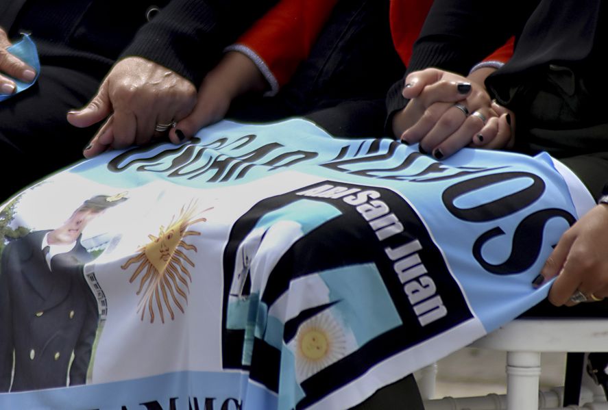 La querella representada por el hermano de una de las víctimas que falleció en el ARA San Juan interpuso una recusación contra dos magistrados.