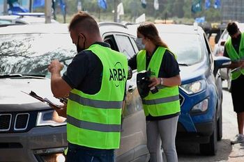 ARBA realiza inspecciones vahiculares por deudas en impuestos a automotores