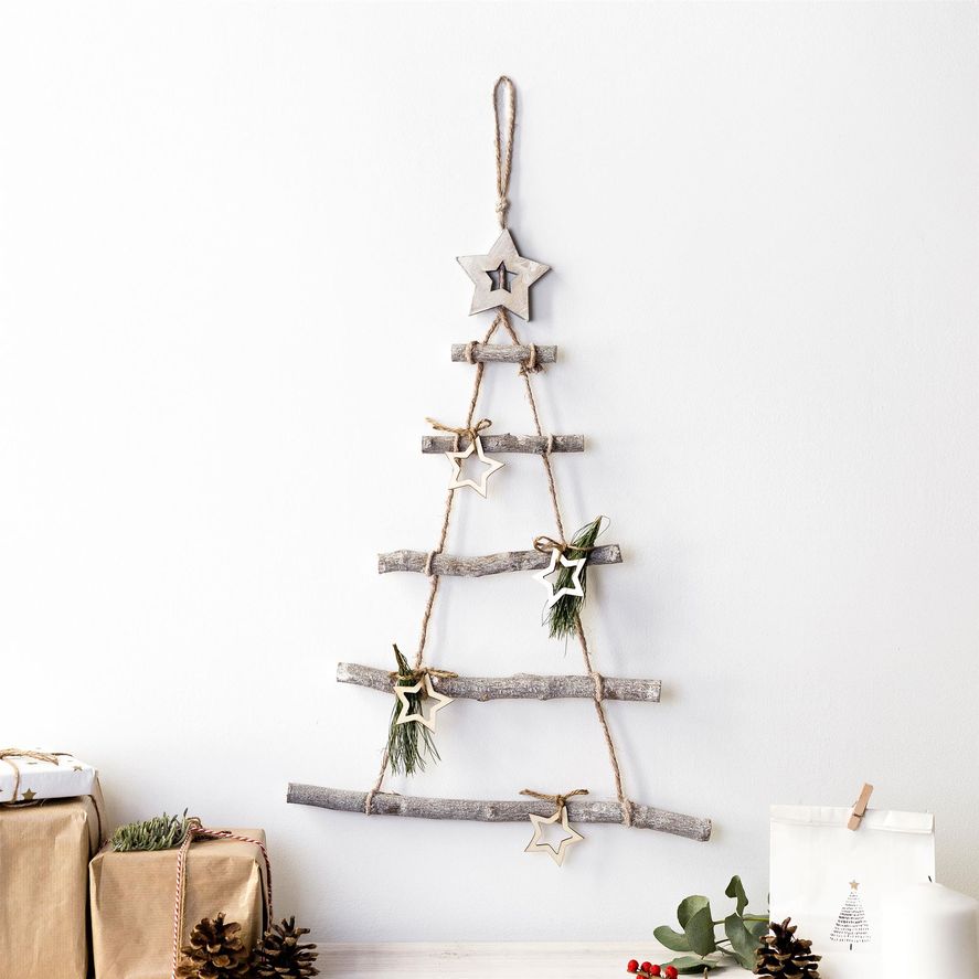Si querés tener un árbol de Navidad diferente al tradicional, o no querés gastar de más en comprarlas decoraciones, te mostramos algunas alternativas.