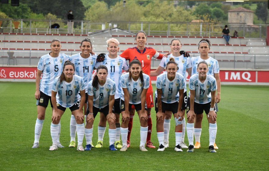 Las 11 titulares de la Selección de fútbol femenino nacional.