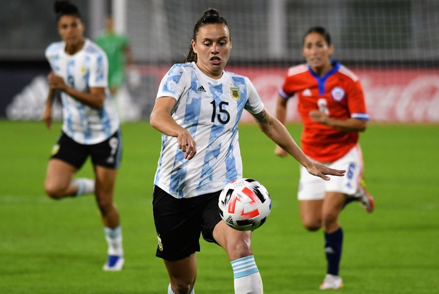 Florencia Bonsegundo en acción en Argentina vs. Chile (Foto: Prensa AFA).