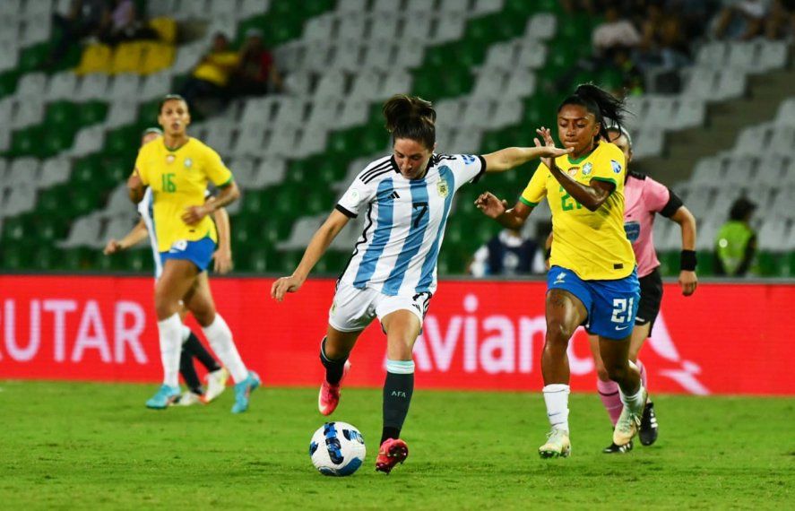 Romina Núñez en acción en Argentina vs. Brasil por la Copa América Femenina 2022. Romina Núñez en acción en Argentina vs. Brasil por la Copa América Femenina 2022.