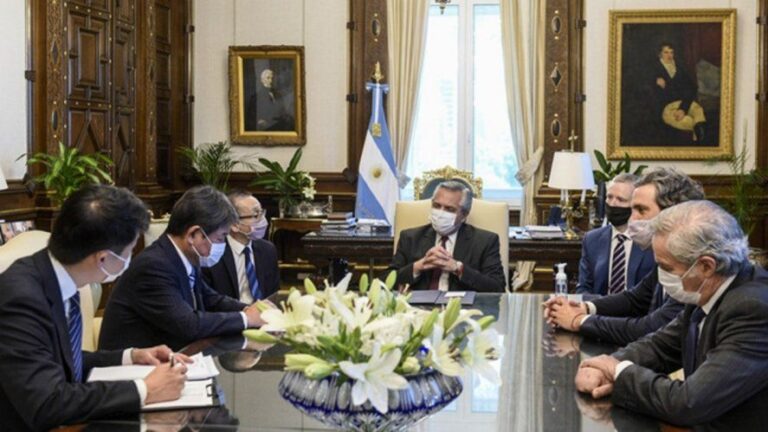 Alberto Fernández acordó con el canciller de Japón fortalecer la cooperación