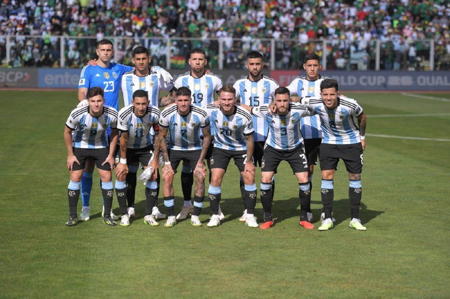Formación de la Selección Argentina en la altura de La Paz ante Bolivia