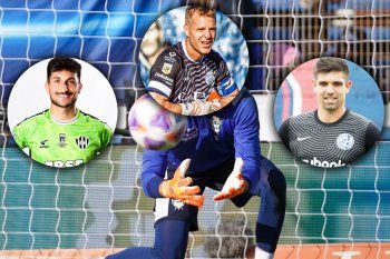 Los tres futbolistas que pican en punta para quedarse con el arco de Gimnasia.