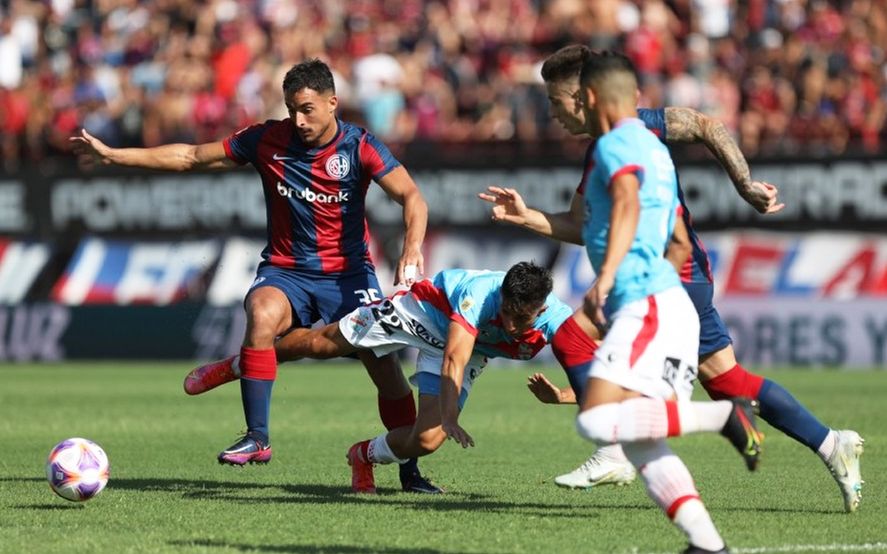 Arsenal cayó con San Lorenzo en el debut y va por Estudiantes.