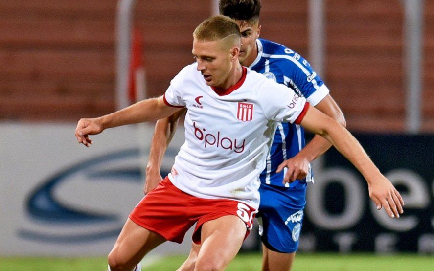Santiago Ascacíbar volvió a ser el 5 de Estudiantes.