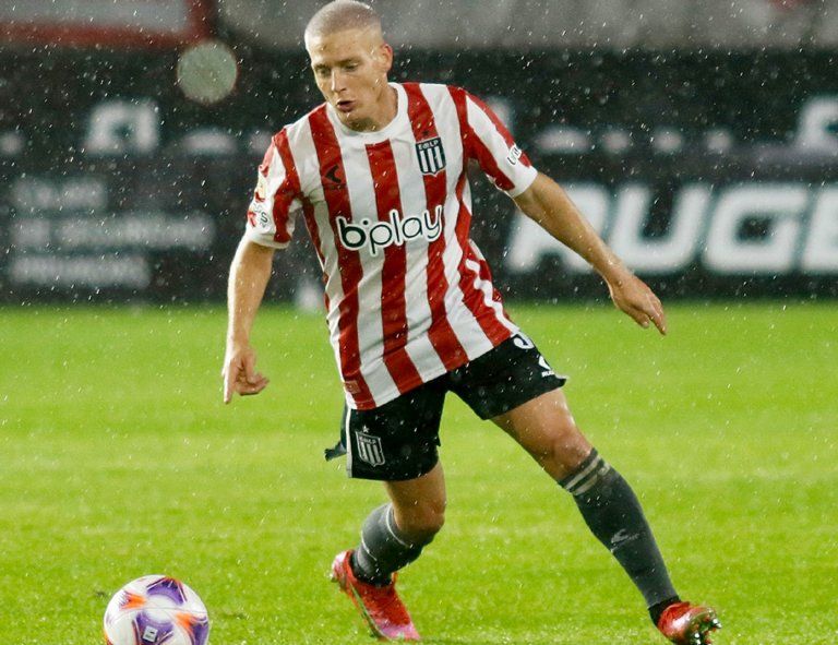 Santiago Ascacíbar, en el partido entre Estudiantes y Banfield, por la Liga Profesional (Foto: Prensa EDLP)