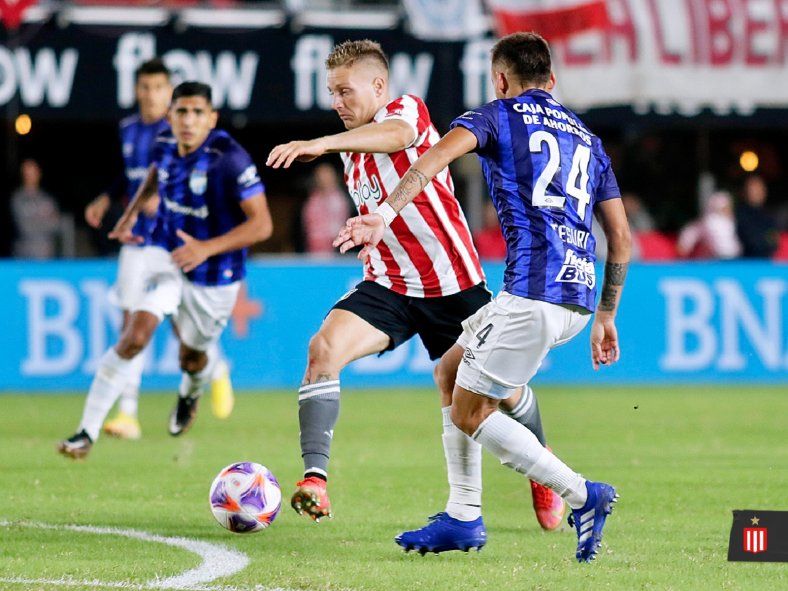 Santiago Ascacibar, en el empate entre Estudiantes y Atlético Tucumán (Foto: Prensa EDLP) Santiago Ascacibar, en el empate entre Estudiantes y Atlético Tucumán (Foto: Prensa EDLP)