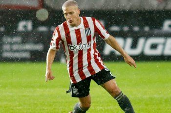 Santiago Ascacíbar, en el partido entre Estudiantes y Banfield, por la Liga Profesional (Foto: Prensa EDLP)