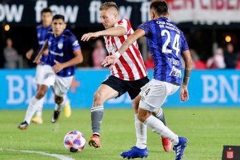 Santiago Ascacibar, en el empate entre Estudiantes y Atlético Tucumán (Foto: Prensa EDLP)