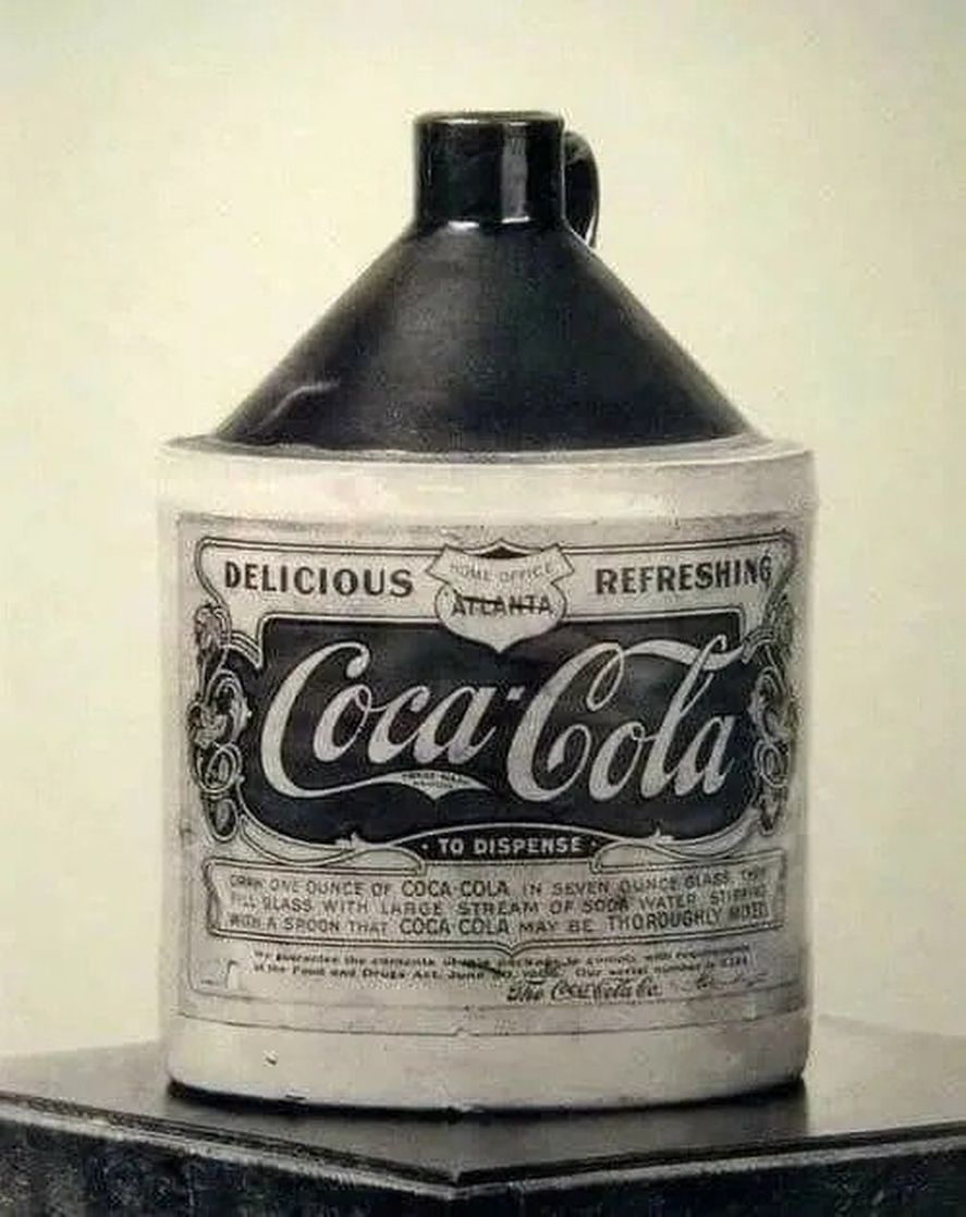 Asi era la primera botella de Coca-Cola que según dicen contenía cocaína en su fórmula de jarabe para la tos. Elon Musk aprovechó el mito para burlarse de sí mismo