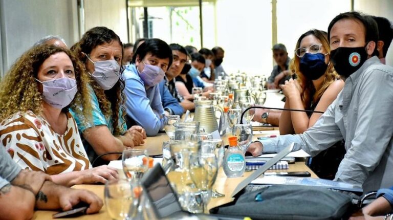 Paritaria: Provincia acordó un aumento del 54% en 2021