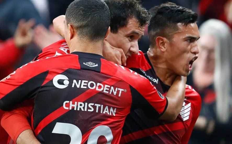 Athletico Paranaense será el rival de Estudiantes esta noche por Copa Libertadores.