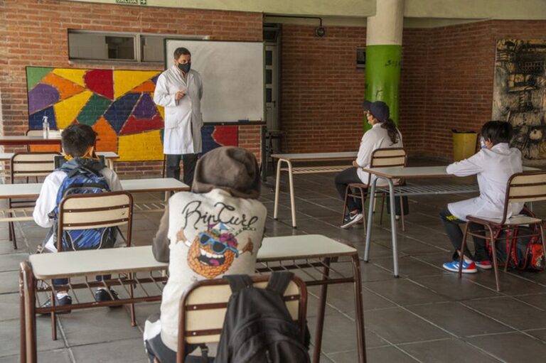 Cautela en Provincia para incluir la hora extra de clases