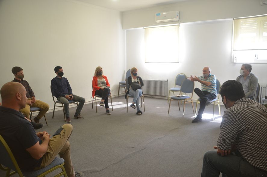 Autoridades municipales de Olavarría recibieron a vecinos de Colonia Nievas que rechazan la instalación de una antena de telefonía