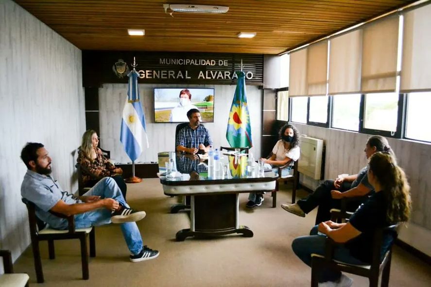 Autoridades nacionales y provinciales recorrieron la zona del incendio forestal junto al intendente de General Alvarado Sebastián Ianantuony