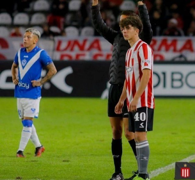 Axel Atum, en el momento de debutar en Estudiantes