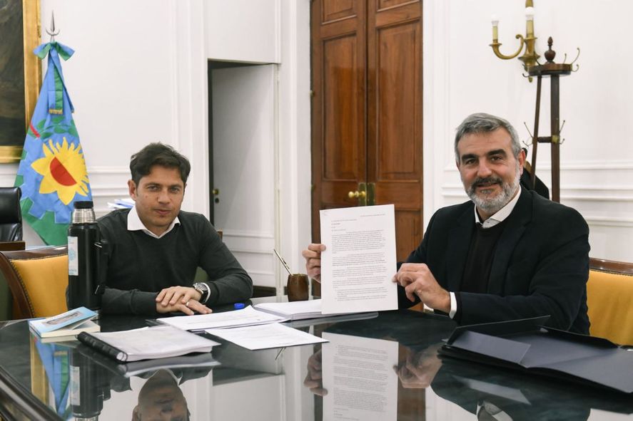 El senador Francisco Durañona le presentó al gobernador Axel Kicillof un listado de proyectos para fortalecer el arraigo y la producción de hidrocarburos.