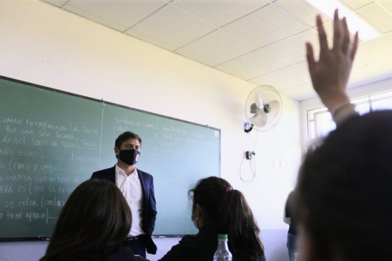 El PRO agita el fantasma del adoctrinamiento escolar