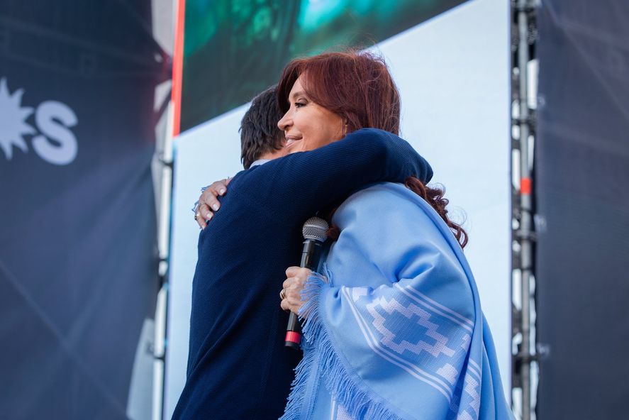 El Gobernador es más cercano a Cristina Kirchner, a quien consulta permanentemente.