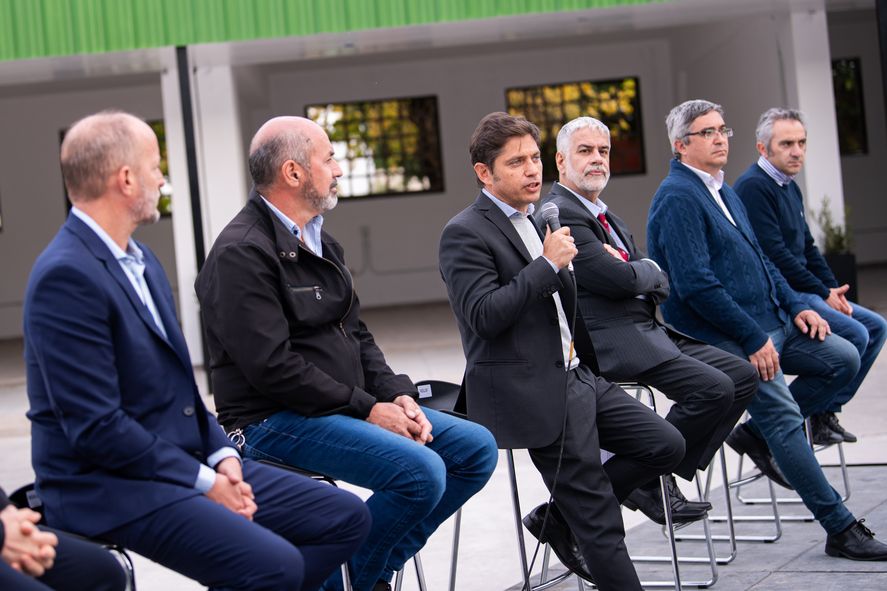 El anuncio de los mercados bonaerenses fue junto a Roberto Feletti, quien lanzó una canasta para mercados de cercanía.