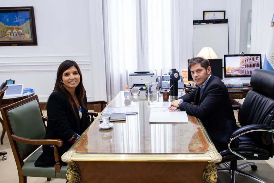 Axel Kicillof junto a la ministra de Ambiente, Daniela Vila. 