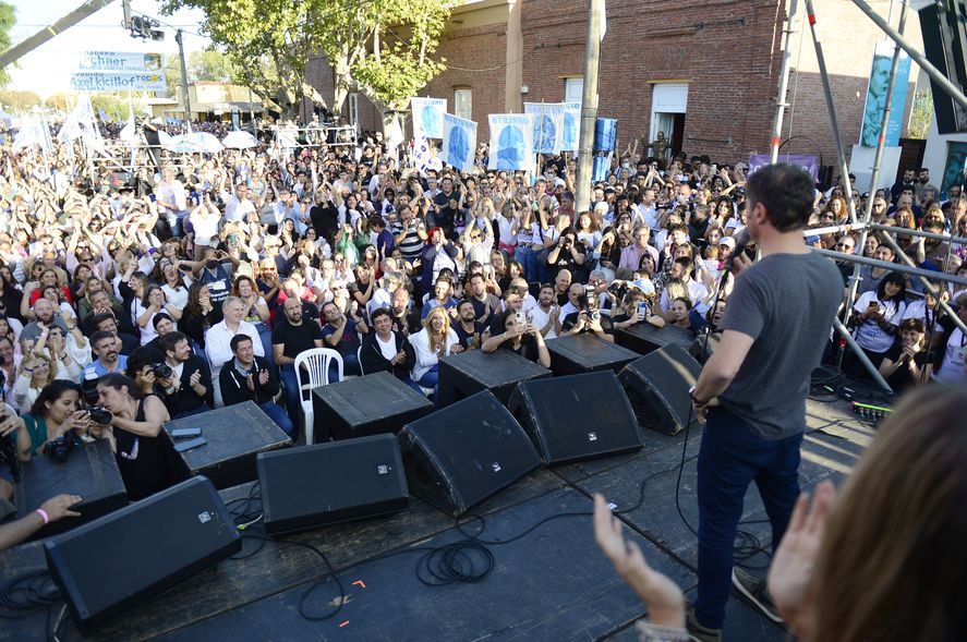 Axel Kicillof: "Nos conduce una mujer"
