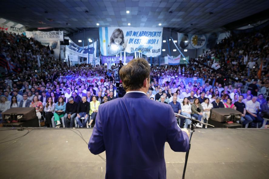 Axel Kicillof recibió el respaldo de 10 mil trabajadores de la salud : “Estoy absolutamente conmovido, emocionado”