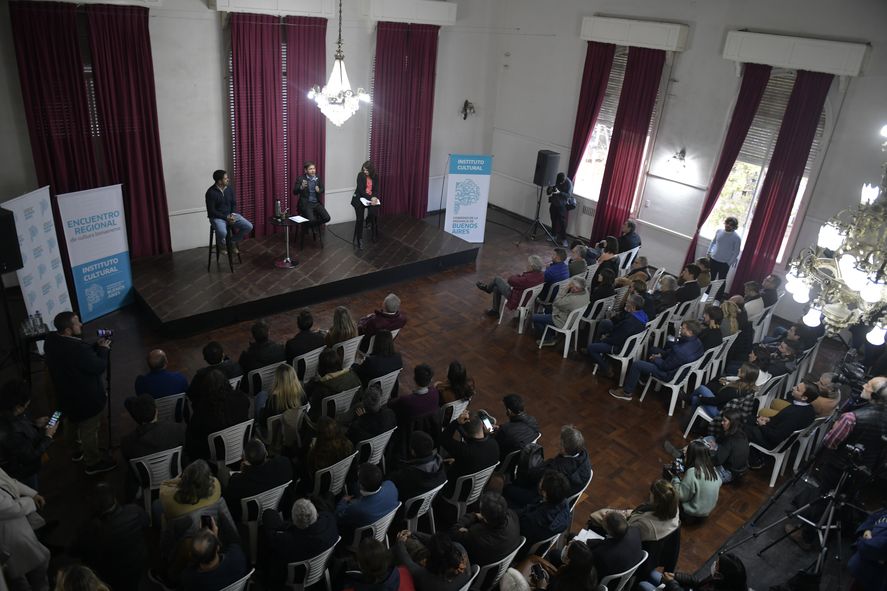 Axel Kicillof de recorrida por Carmen de Areco.