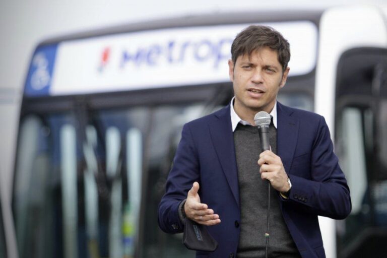 El pase sanitario en el transporte espera la firma de Axel Kicillof