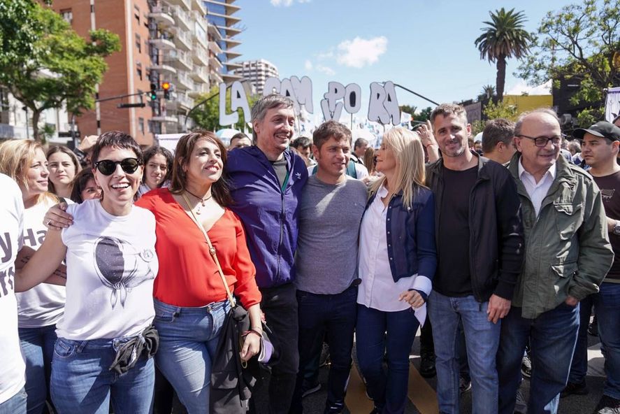 Axel Kicillof y otros importantes dirigentes del Frente de Todos en la movilización de La Cámpora