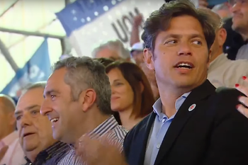 Axel Kicillof desde la tribuna se sumó al clamor por la candidatura de Cristina Kirchner.