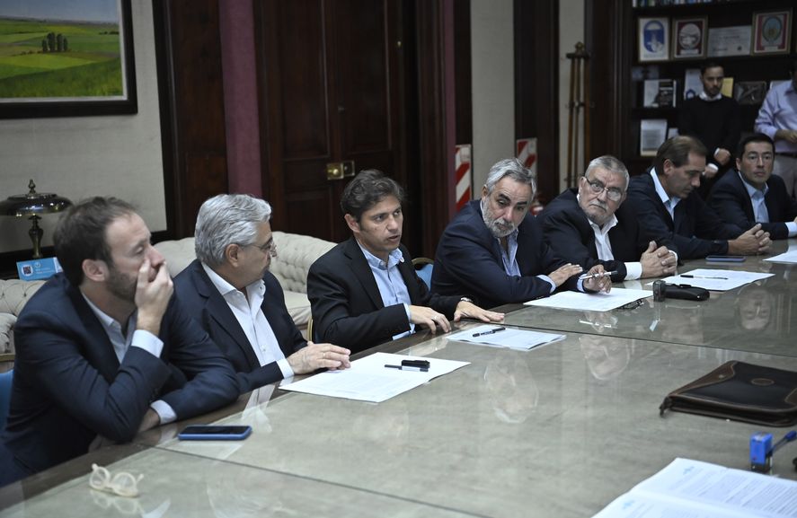 Axel Kicillof con intendentes del PRO, el peronismo y la UCR