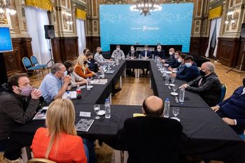 Axel Kicillof tratará las reelecciones indefinidas y el Presupuesto 2022 con los intendentes 