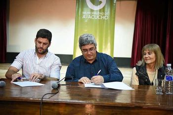 Javier Rodríguez firmó un acuerdo para construir un frigorífico de faena de aves en Ayacucho.