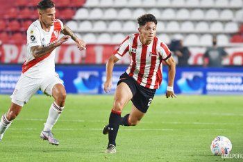 David Ayala en el partido que Estudiantes disputó ante River en UNO