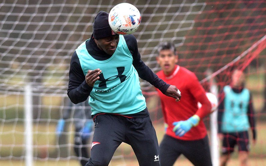 Jaime Ayoví en los entrenamientos de Estudiantes.