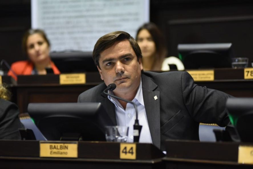 El diputado de la UCR, Emiliano Balbín, plantea que haya varias divisiones dentro de la Provincia teniendo en cuenta ciertas características.