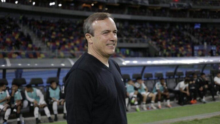 Estudiantes oficializó le llegada de Abel Balbo como DT