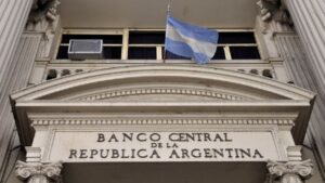 Otro día de intervención: el Banco Central quemó reservas y el dólar no encuentra techo