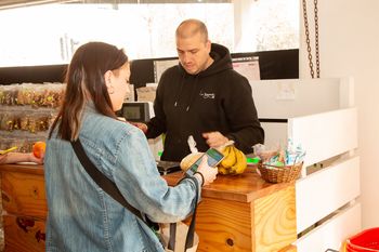 La Cámara Argentina de Comercio y Servicios indicó una baja de 65,1% en el número de locales inactivos (en venta, alquiler, o cerrados) en La Plata.