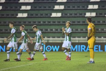 Banfield goleó a San Lorenzo y jugará la final ante Boca