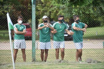 El cuerpo técnico de Banfield. El Taladro recibe el lunes a Estudiantes