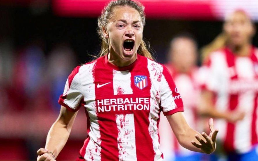 Estefanía Banini grita uno de sus goles con la camiseta del Atlético Madrid.