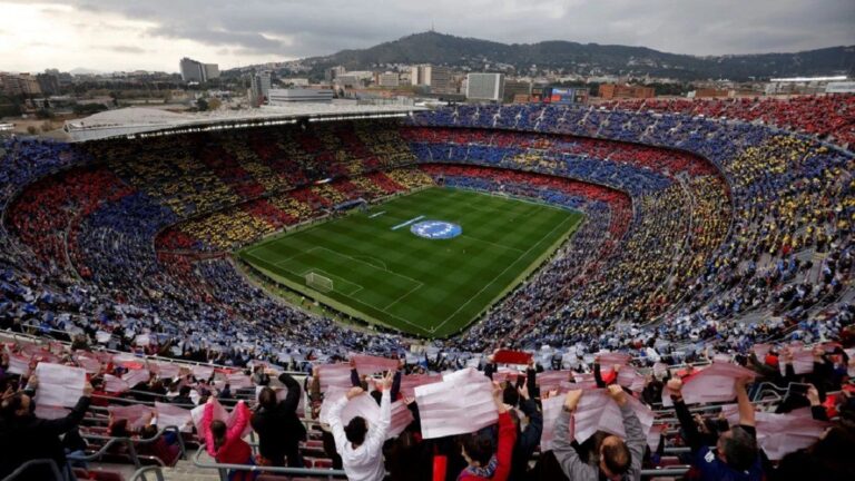 Fútbol femenino: El Clásico español, con asistencia récord