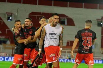 Barracas Central viene de festejar y quiere repetir ante Estudiantes.